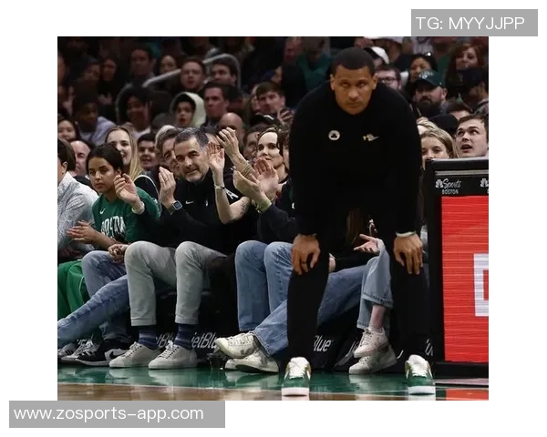 安芬尼西蒙斯谈与马祖拉的默契建立过程及其对球队磨合的积极影响